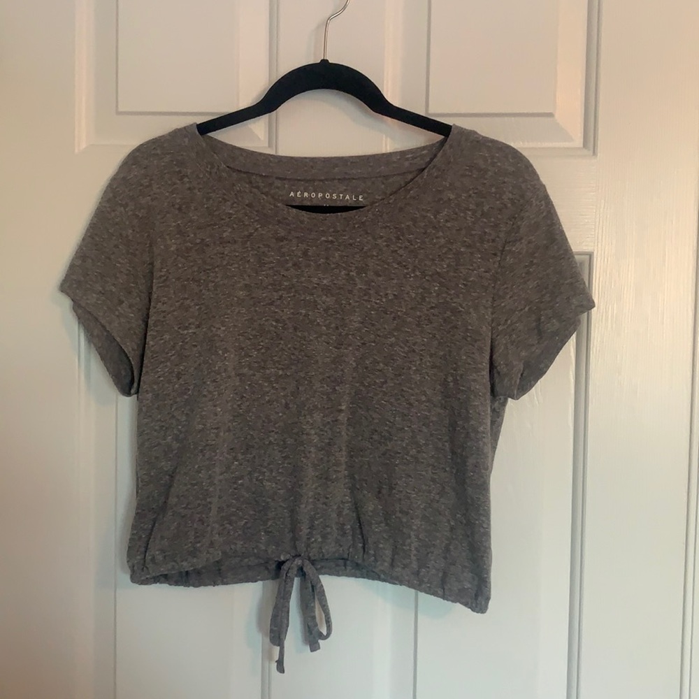 Women’s Medium Aéropostale Grey Crop top with adjustable tie bottom.